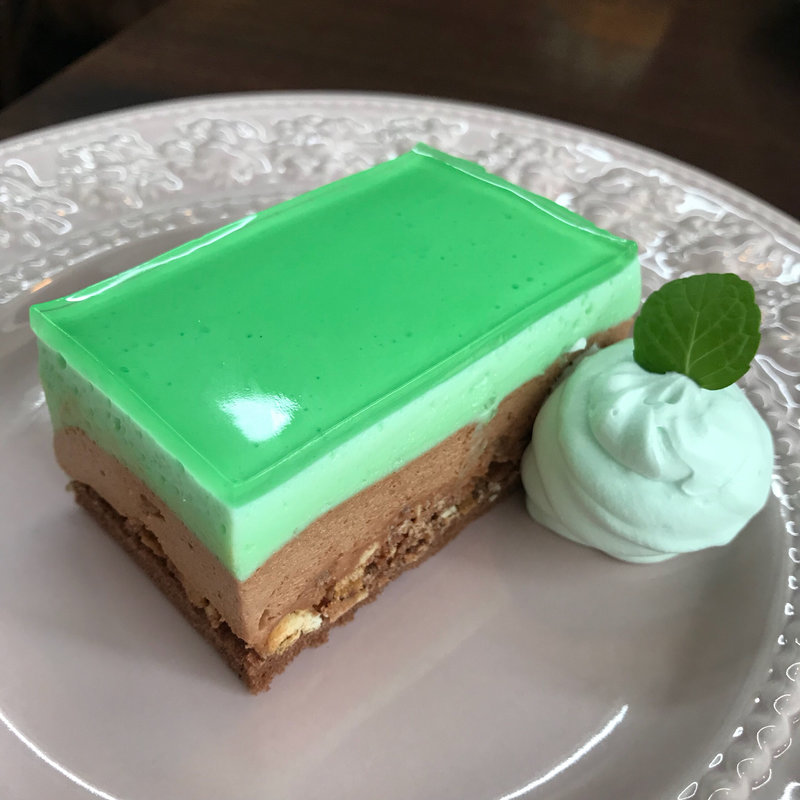 チョコミントムースケーキ(ごはんカフェ ラクエ)