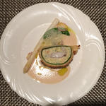 ホワイトアスパラガスと魚のパイ包み(ブラッスリー ハルナ （HARUNA brasserie）)