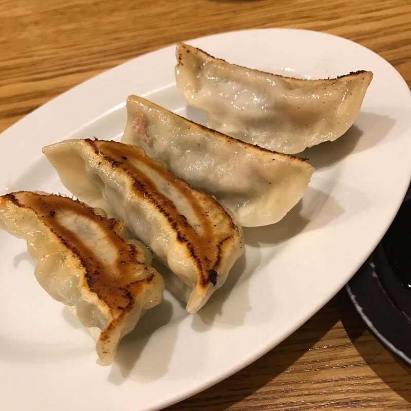 パクチー餃子(日本橋焼餃子 総本店 SHANG SHANG香港)