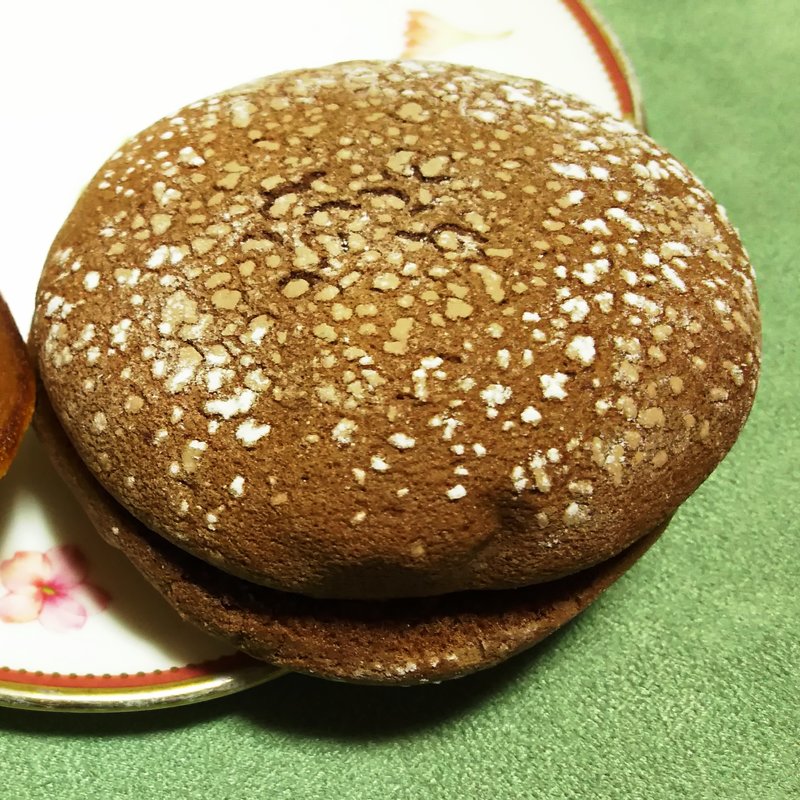 ナボナ チョコレート生地のミルクティークリーム(亀屋万年堂 新丸子店 )