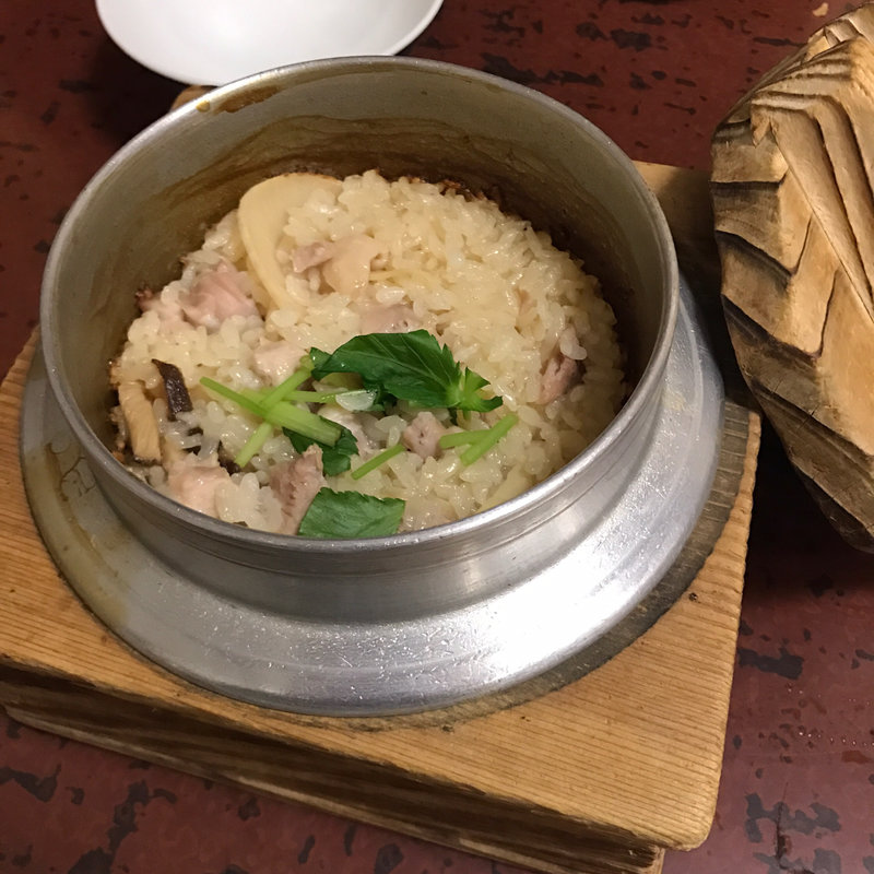 とり釜めし(釜めし　むつみ)