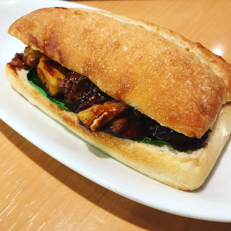 チャバッタ 牛肉の赤ワイン煮込み〜カシス風味〜(エクセルシオール カフェ ヤエチカ店)