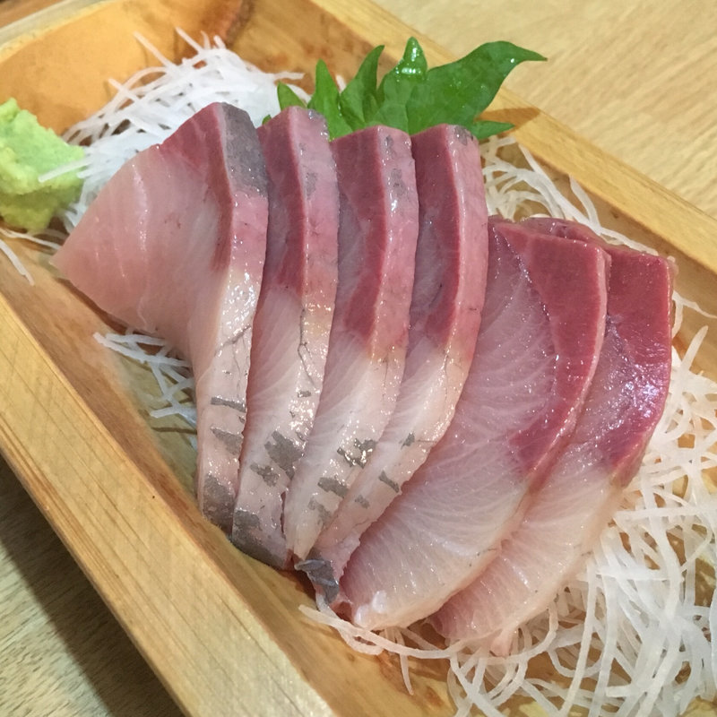 寒ブリの刺身(居酒屋 達磨)