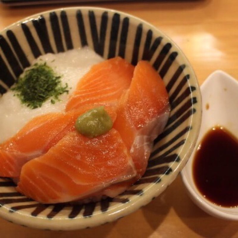 サーモン丼(ほっぺ家はなれ 斗香庵)