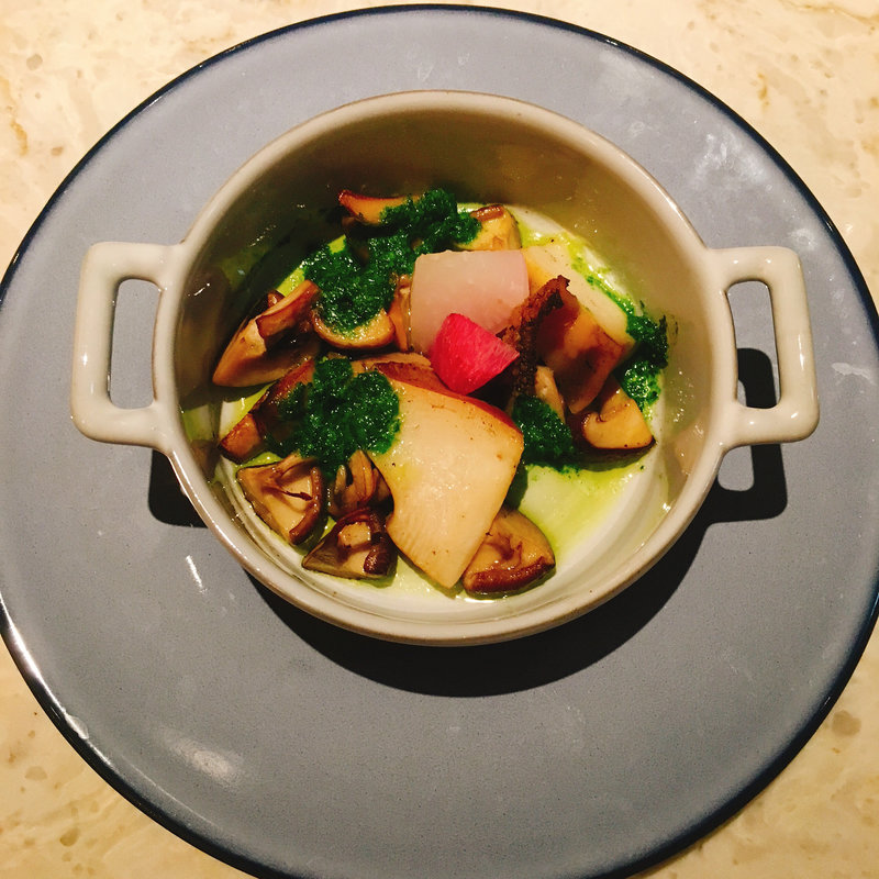 アワビと三浦野菜のローストハーブバター(Dining&Bar TABLE9TOKYO)