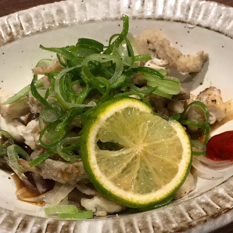 地鶏炙り鶏皮ぽん酢(山内農場 なんば千日前店)