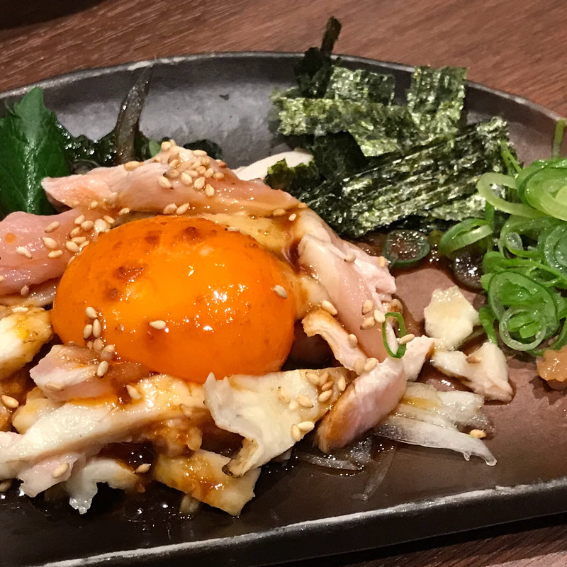 地鶏ユッケ 西郷梅添え(山内農場 なんば千日前店)