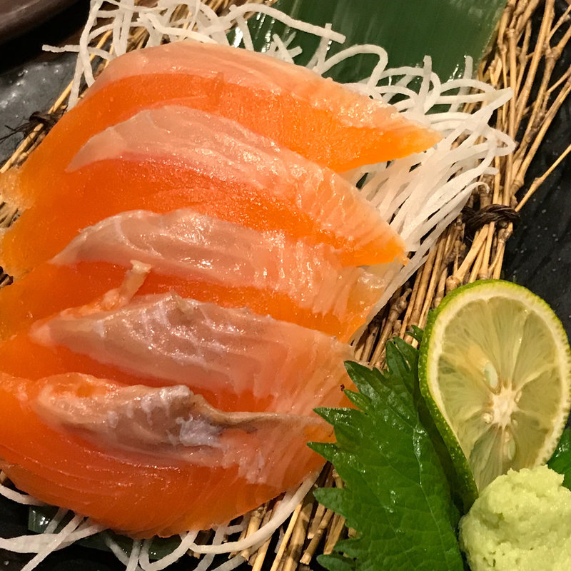 霧島サーモンの刺身(山内農場 なんば千日前店)