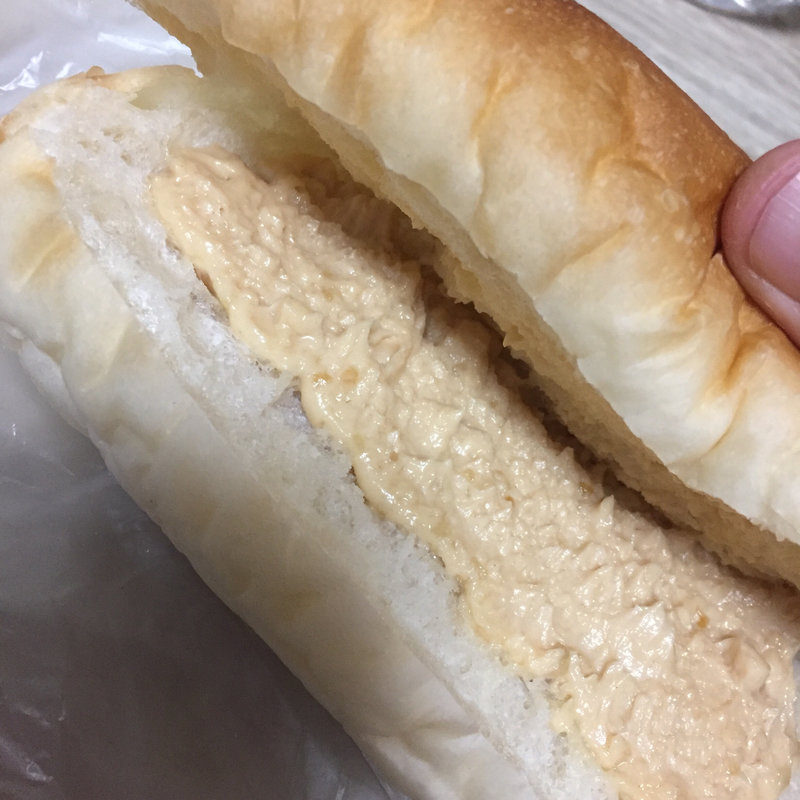 ピーナッツコッペ(パン屋 P-BOX)