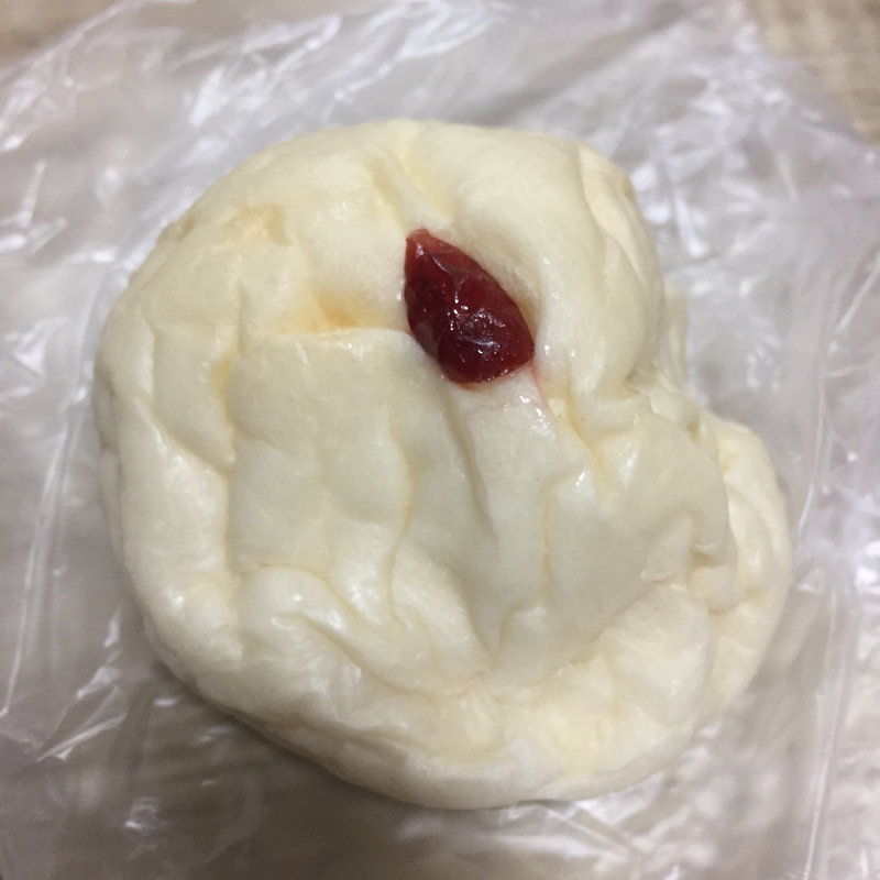 クランベリーチーズ(パン屋 P-BOX)