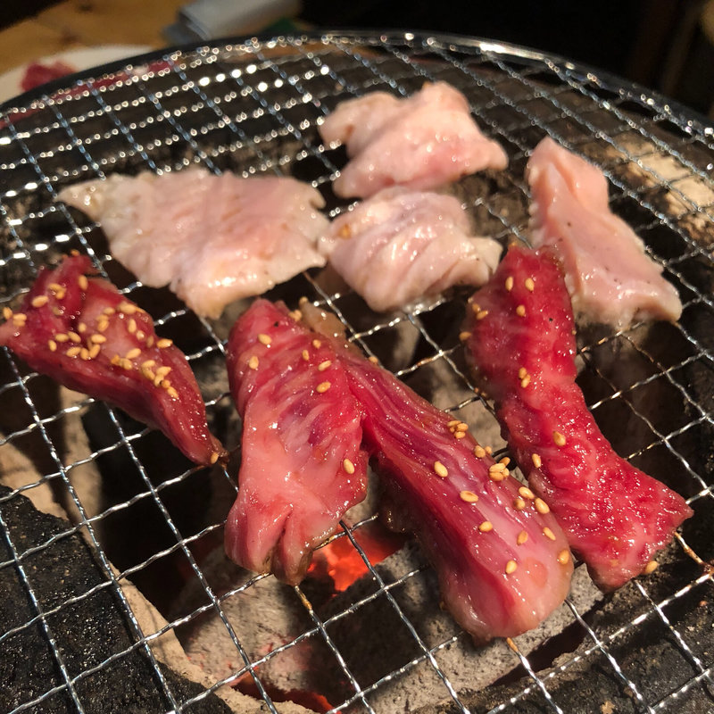 上ミノとハラミ(肉人（ニクンチュ） 三軒茶屋店)
