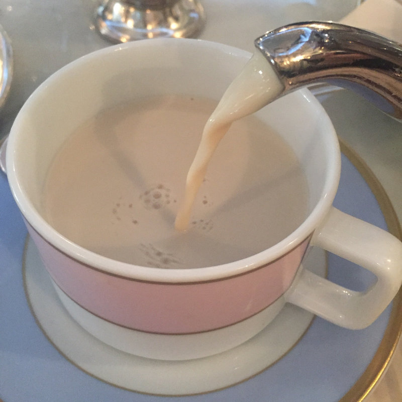 ミルクティー(ラデュレ サロン・ド・テ 銀座三越店（Laduree Salon de the）)