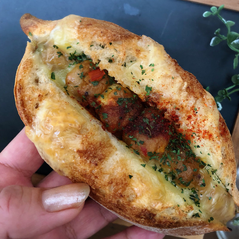 ゴーダチーズのチーズカレーサンド(ルヴァン・パストリー)