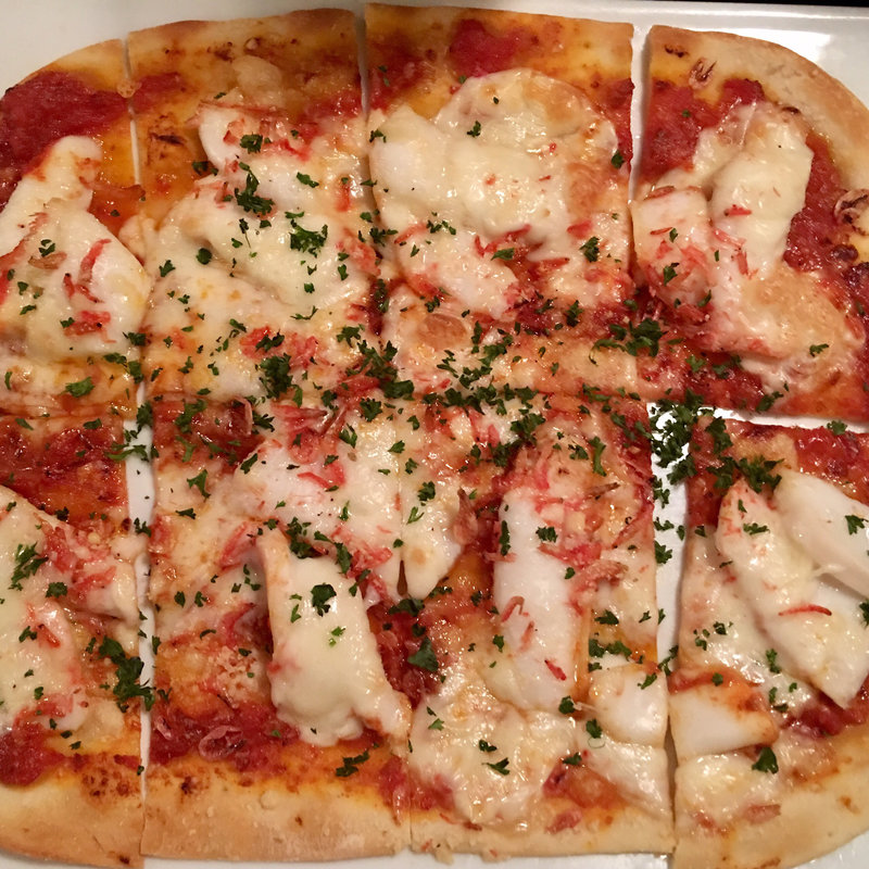 イカと干し桜エビのピッツァ(パスタ ピッコラドゥエ)