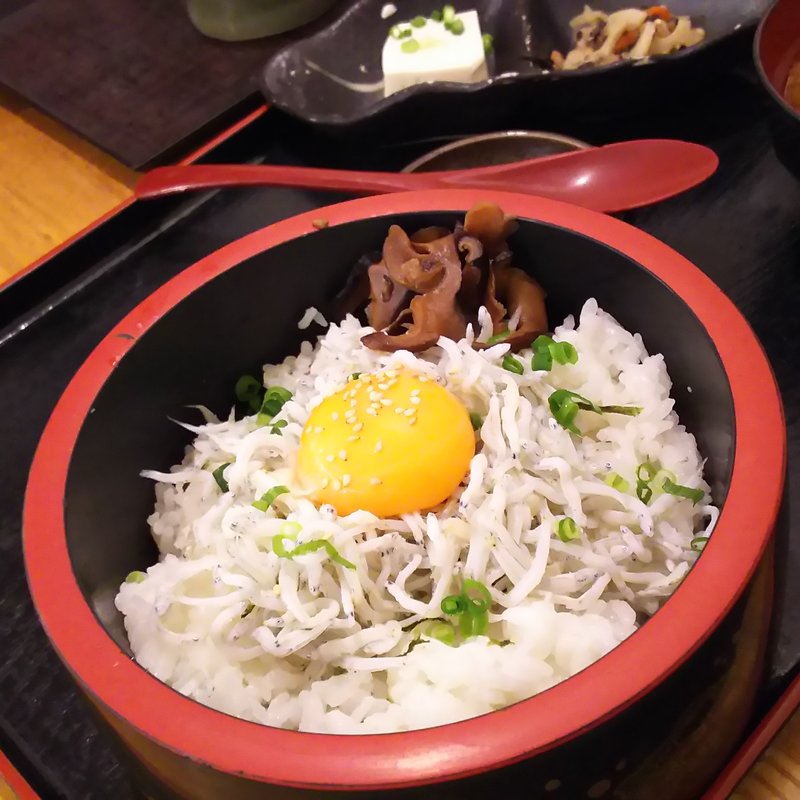湘南名物！しらす丼(茅ヶ崎 海ぶね アトレ川崎店)