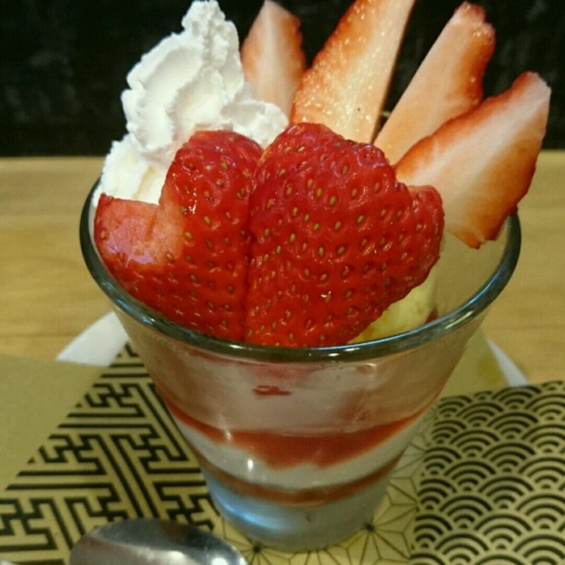 いちごパフェ(酔喰粋空間 天麿)