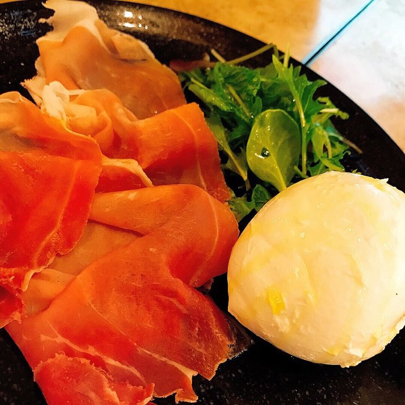 水牛のモッツァレラ(アンティーカ ピッツェリア ダ ミケーレ 福岡)