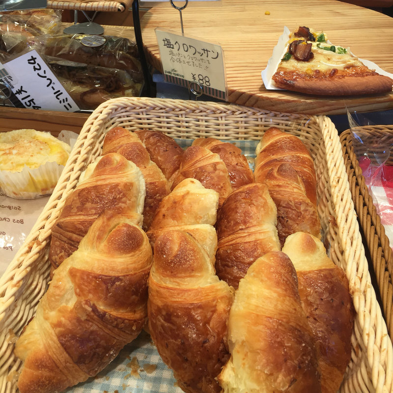 塩クロワッサン(パン・メゾン 八幡浜店  （pain・maison）)