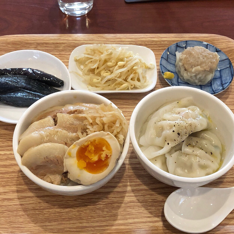 ルーローファンと水餃子のセット(How bao you)