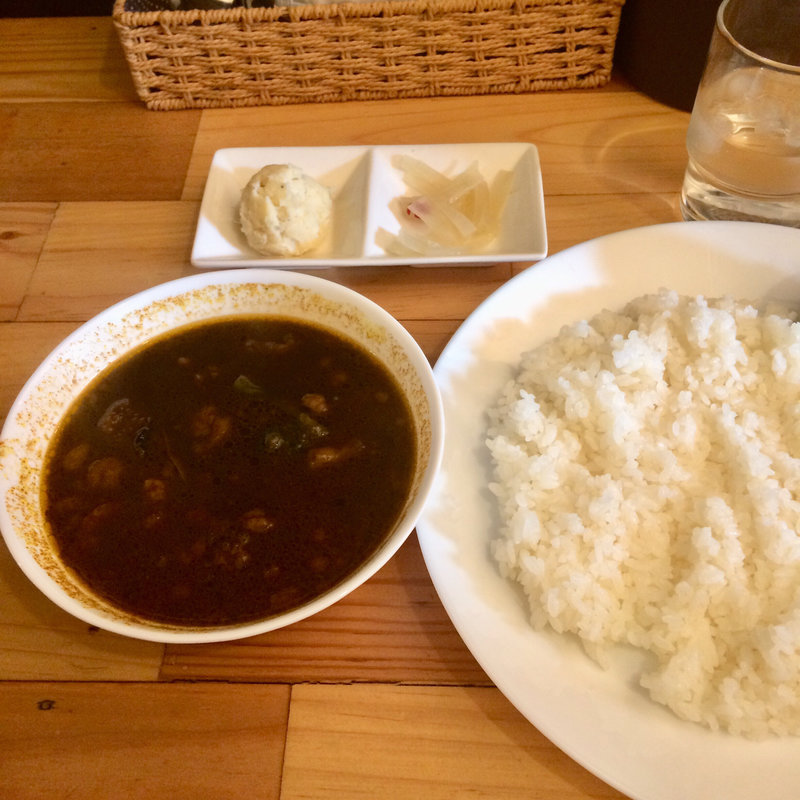 牛スジカシミールカリー(カリー＆ワヰン ビストロべっぴん舎 お茶の水本店)