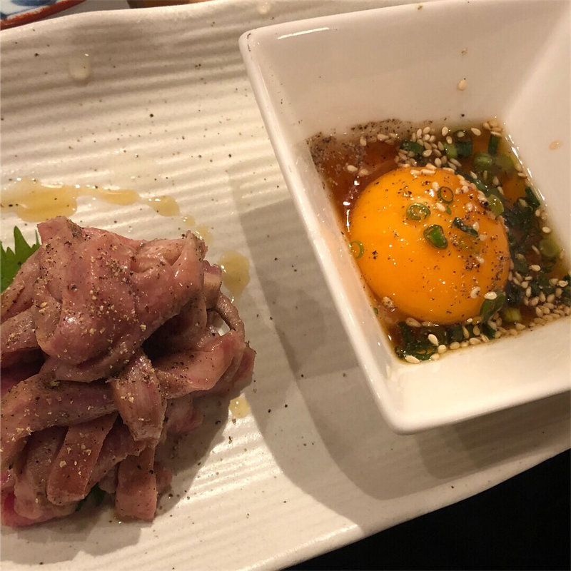 炙りユッケ(恵比寿 牛たん 英司)