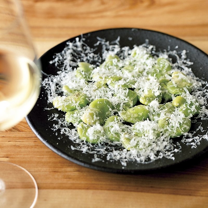 そら豆のペコリーノチーズがけ(関山米穀店)