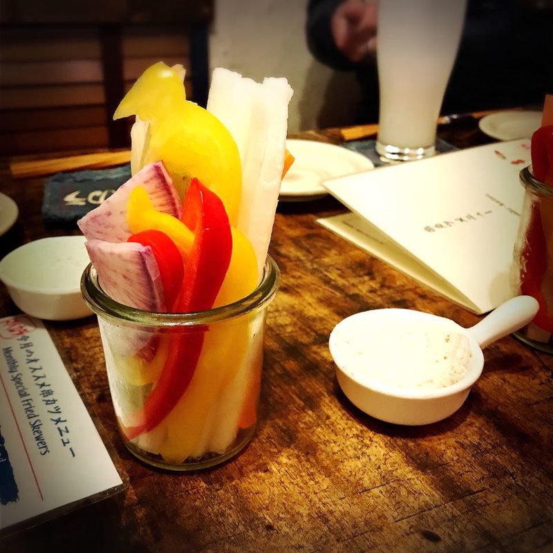 お通し(いか玉焼と串カツ マハカラ)