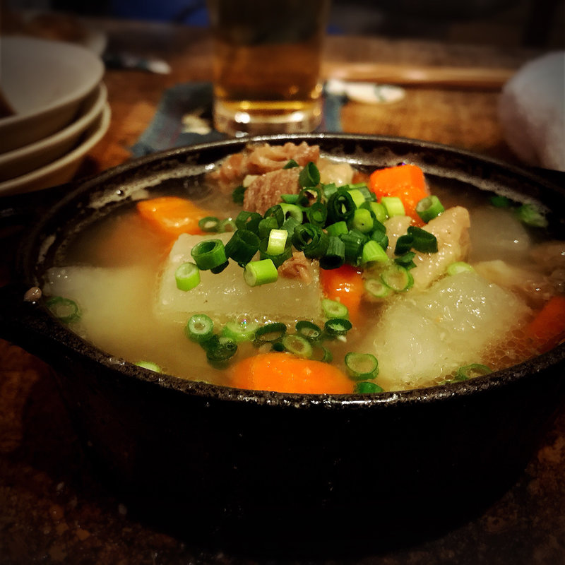 牛すじと根菜の塩煮込み(いか玉焼と串カツ マハカラ)