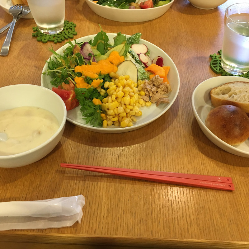 ランチブュッフェ(しあわせをはこぶパン)