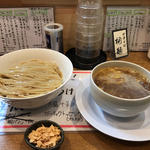 クセがすごい！カレーみそつけめん(中華そば桐麺)