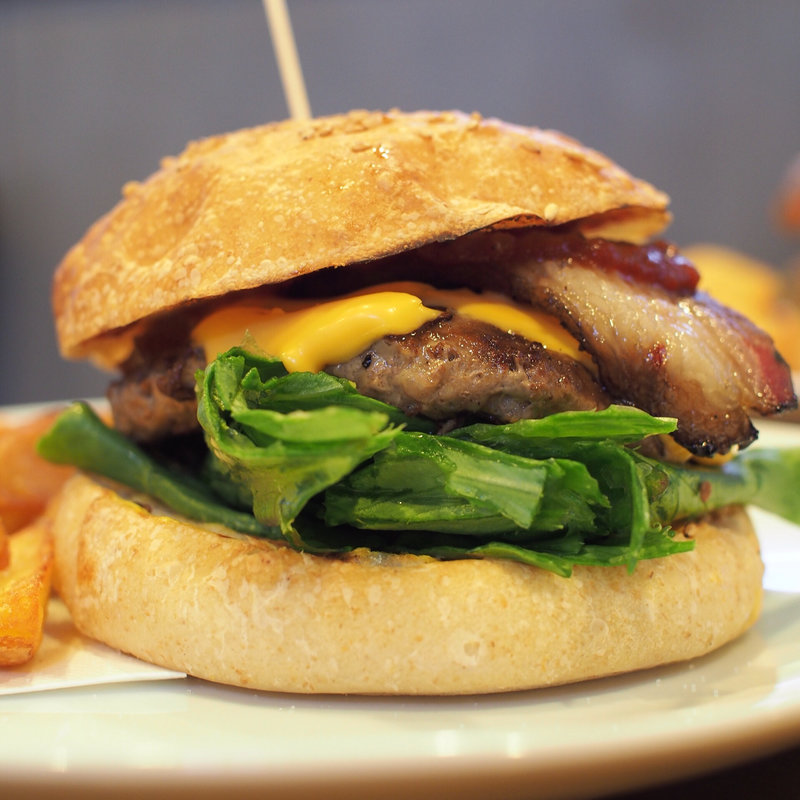 ベーコンチーズバーガー(天然酵母バンズ)(レストラン 山の駅)