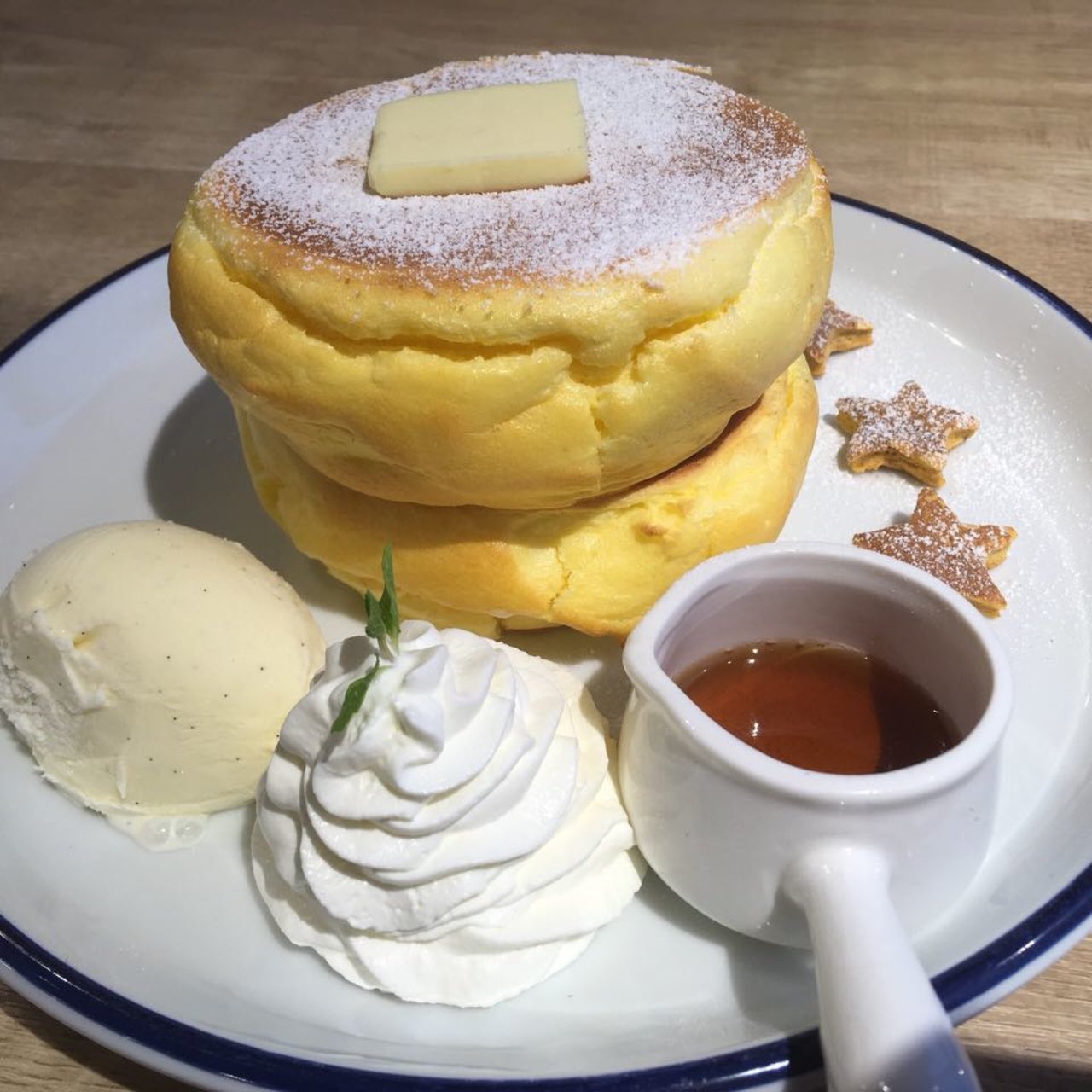 ふわふわとろける三ツ星パンケーキ(3 STARS PANCAKE