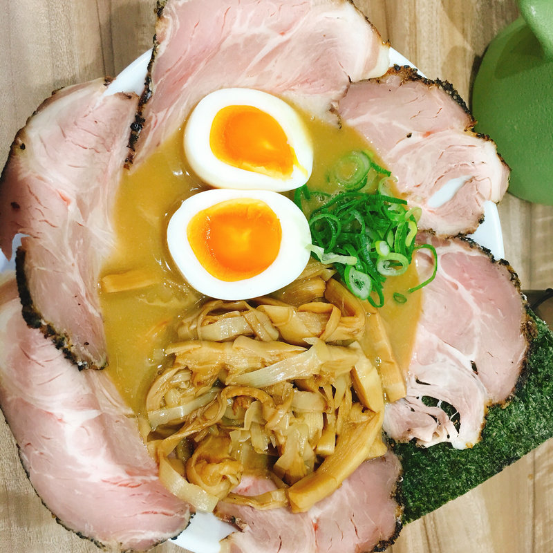 とりとんこつスペシャル(ラー麺 陽はまた昇る )