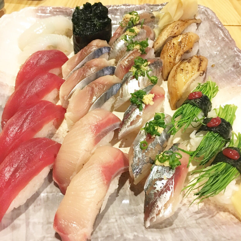 (鮨と炭火 にぎり屋はちべゑ)