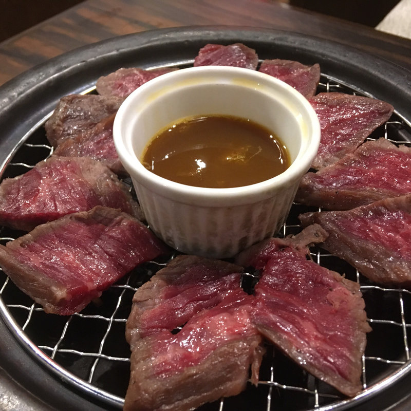 和牛もも肉の瞬間燻製(武蔵小杉っ子居酒屋 燻し屋 もっくん)