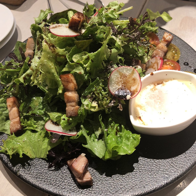 自家製ベーコンのリヨン風サラダ(natural kitchen yoomi)