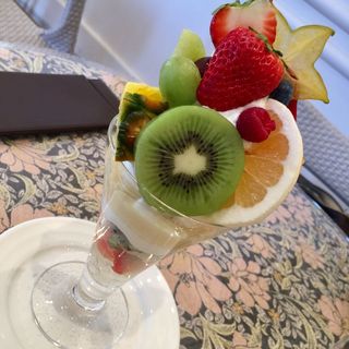 季節のフルーツパフェ(ア・メルベイユ)