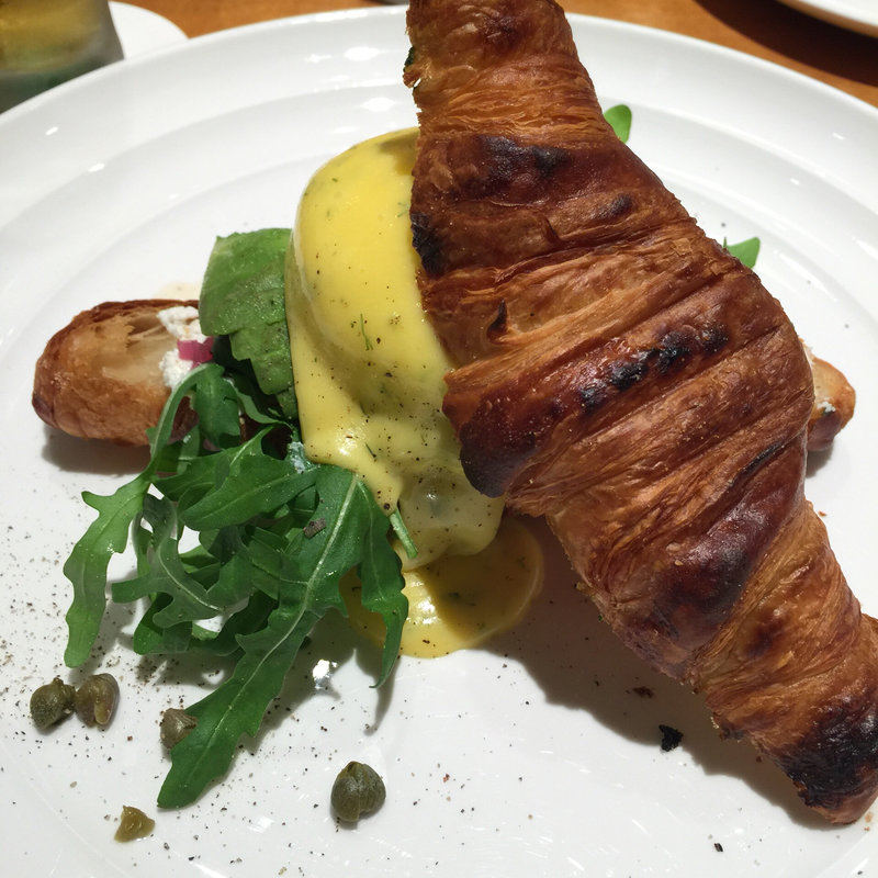 アボカドエッグベネディクト(サラベス ルミネ新宿店 （Sarabeth's）)