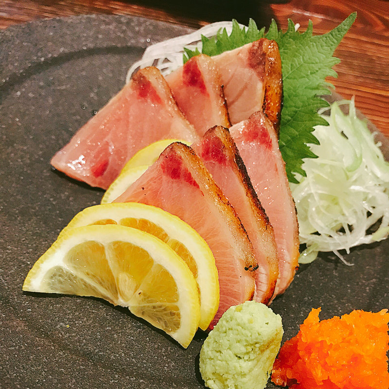 寒ブリ 炙り刺し(四十八漁場 秋葉原昭和通り口店)