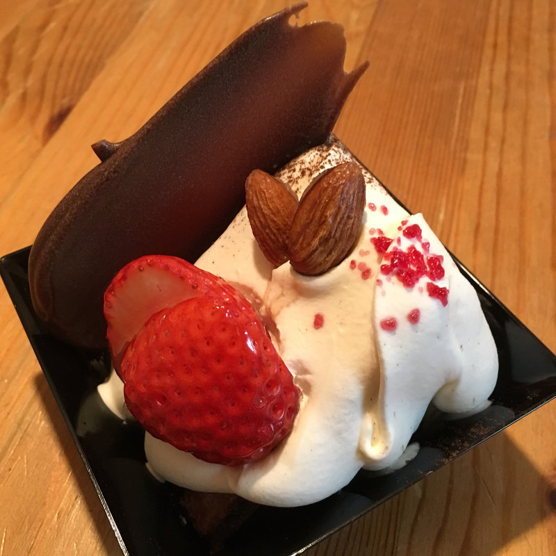 カシスショコラージュ(白十字 伊川谷店)