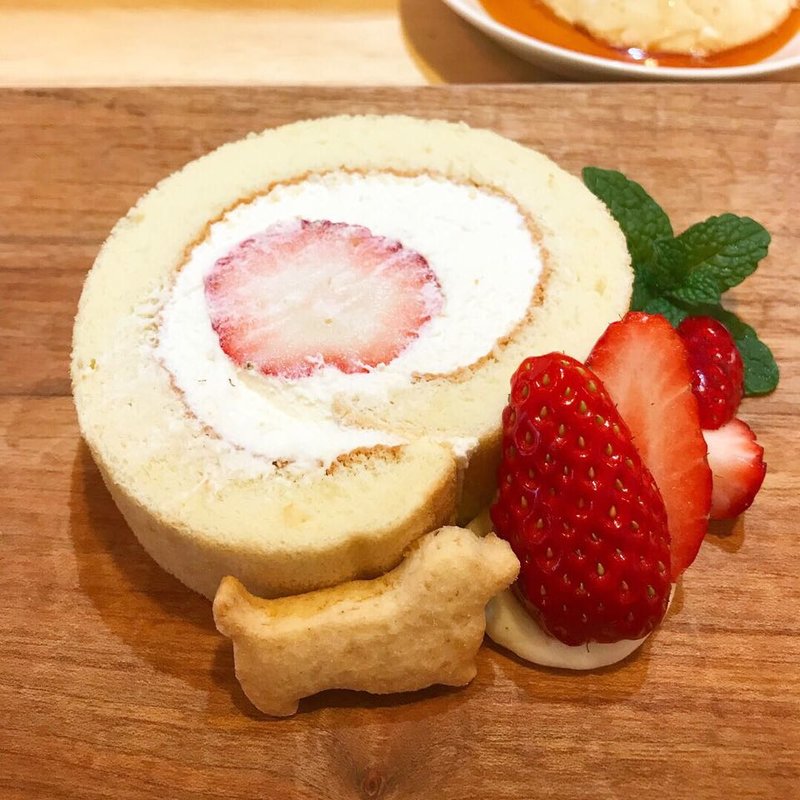 イチゴのロールケーキ(cafe百音)