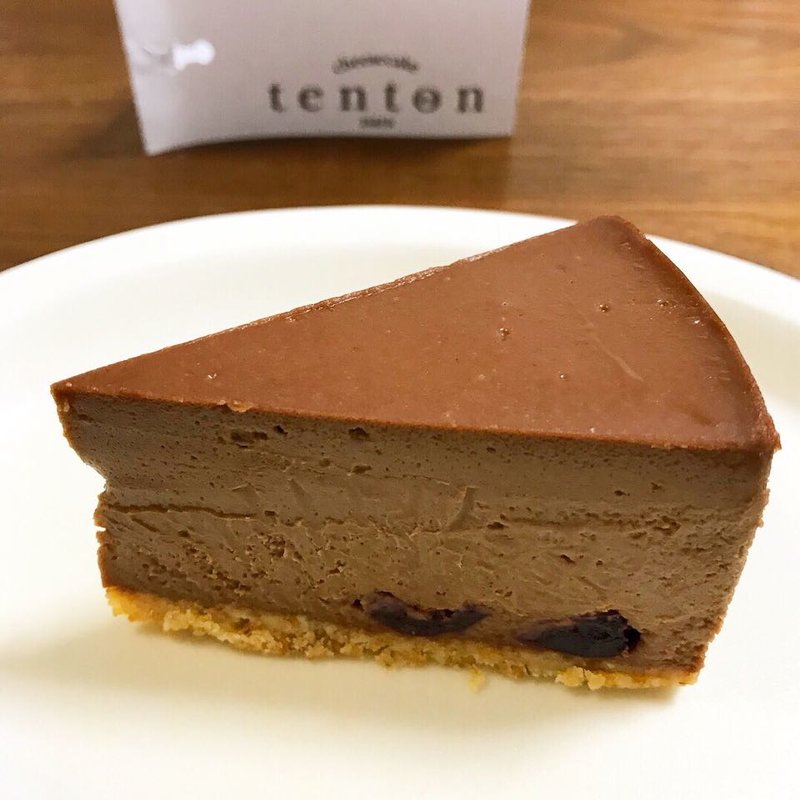 チョコとクランベリーのケーキ(テントン 里山出張販売所（樂木-rakumoku-） （チーズケーキ専門店　テントン）)