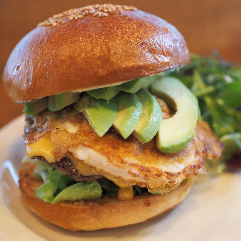 アボカドチーズエッグバーガー(WEST WOOD BAKERS)