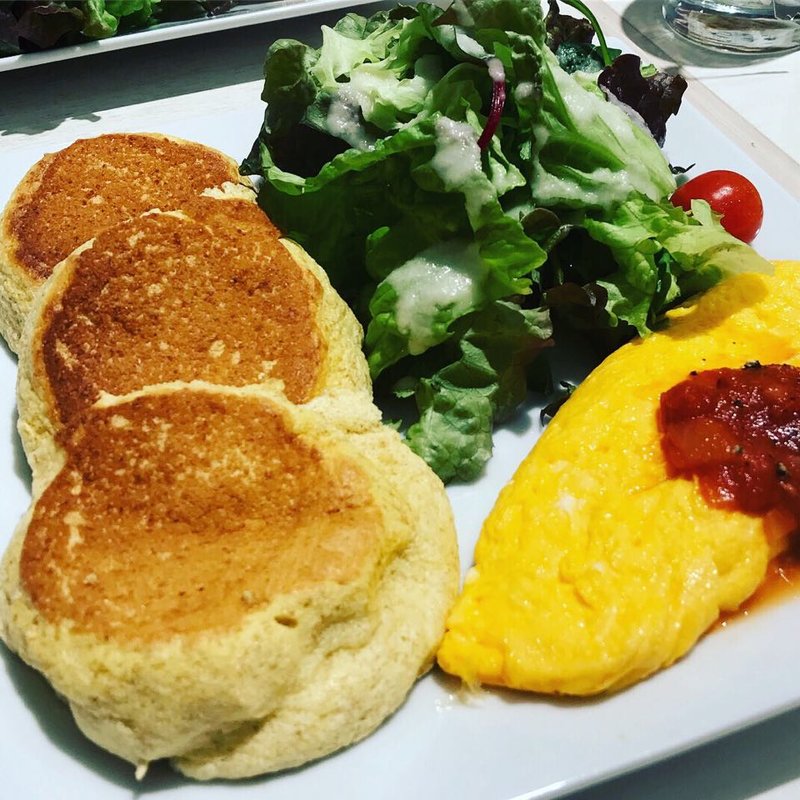 ふわふわオムレツとパンケーキ(幸せのパンケーキ京都店)