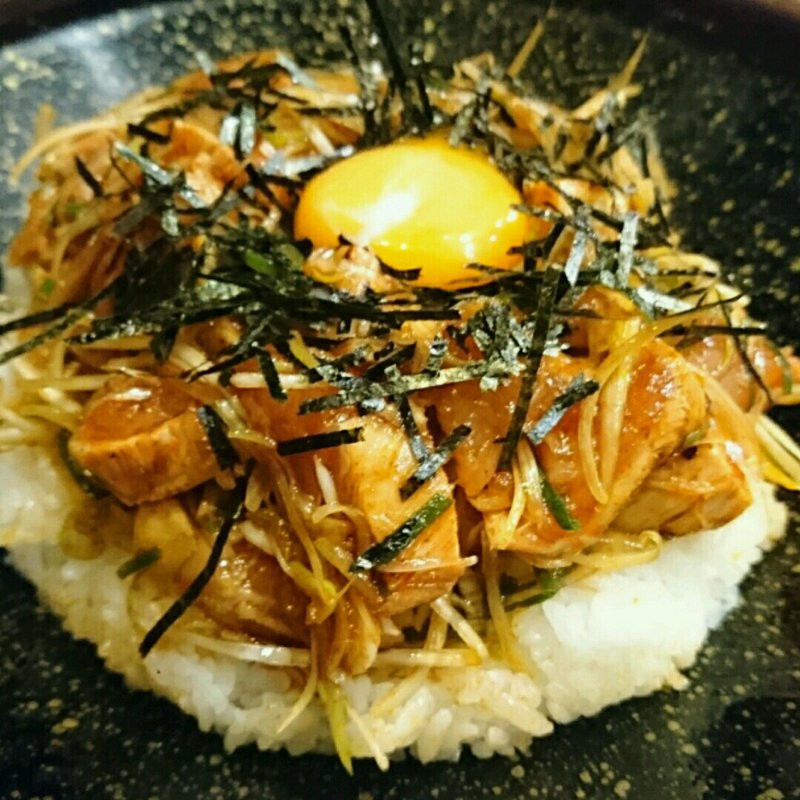 とりユッケ丼(まりお流 )