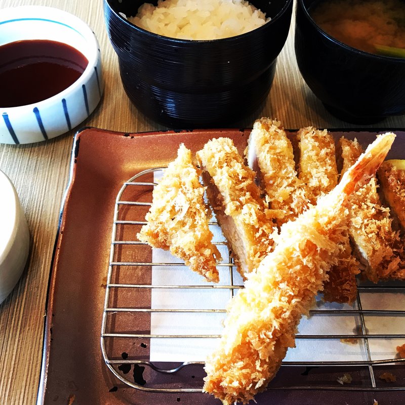 ロースとんかつと海老フライランチ(とんかつKYK 阪急32番街店)