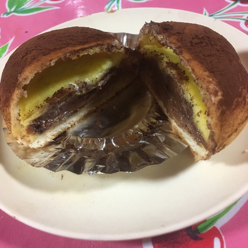 チョコカスタードパン(いとだパン)