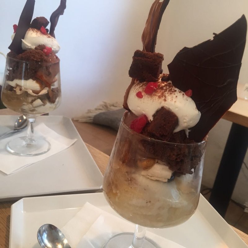 酒粕ジンジャーショコラパフェ(パティスリー ビヤンネートル｜BIEN-ETRE PATISSERIE)