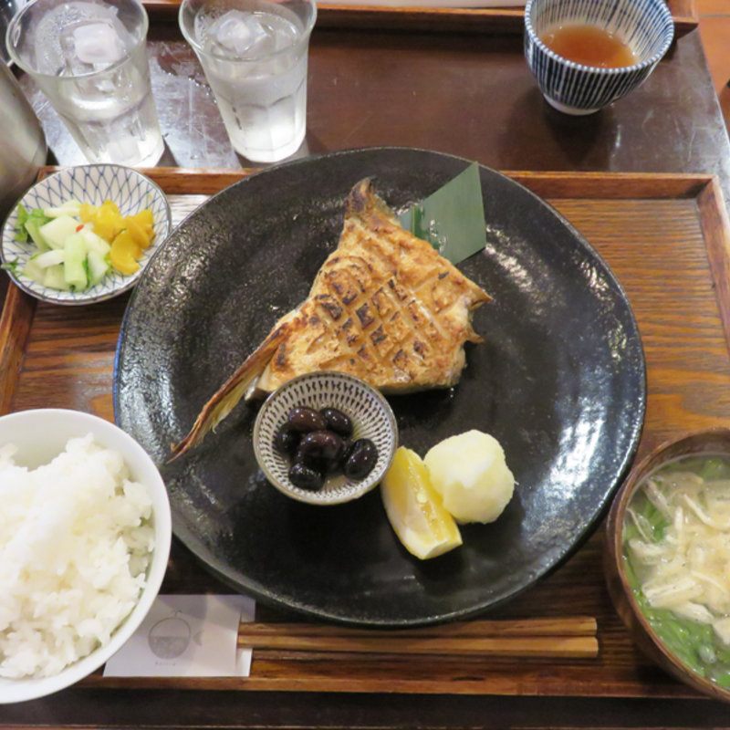 天然ブリカマ焼定食(ごはんや 飯すけ)