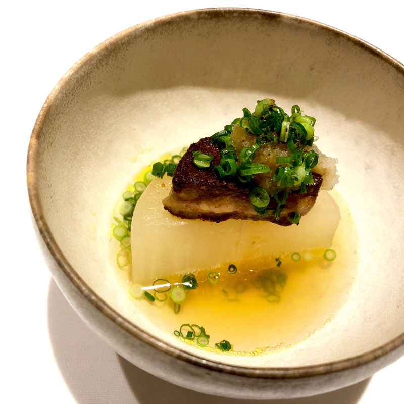 大根とフォアグラのおでん(ラペ)